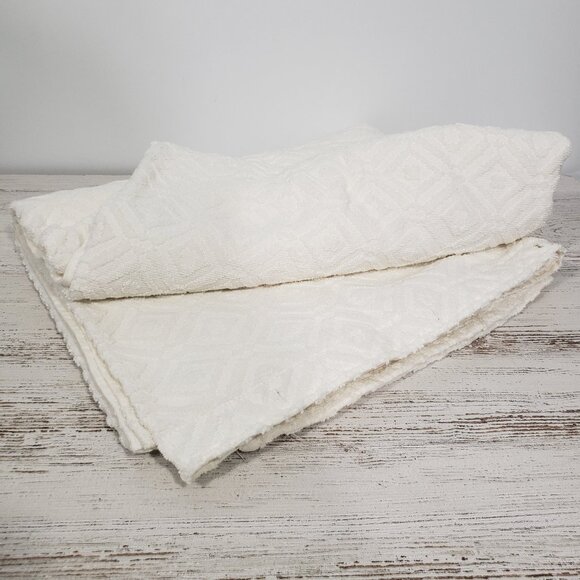 Chenille White Shower Curtain  Diamond Pattern  66" wide X 62" long - Picture 1 of 4